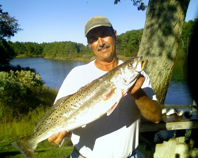 Larry_Allen_with_tournament_winning_Speck_6-5_on_2#_SPIN.jpg